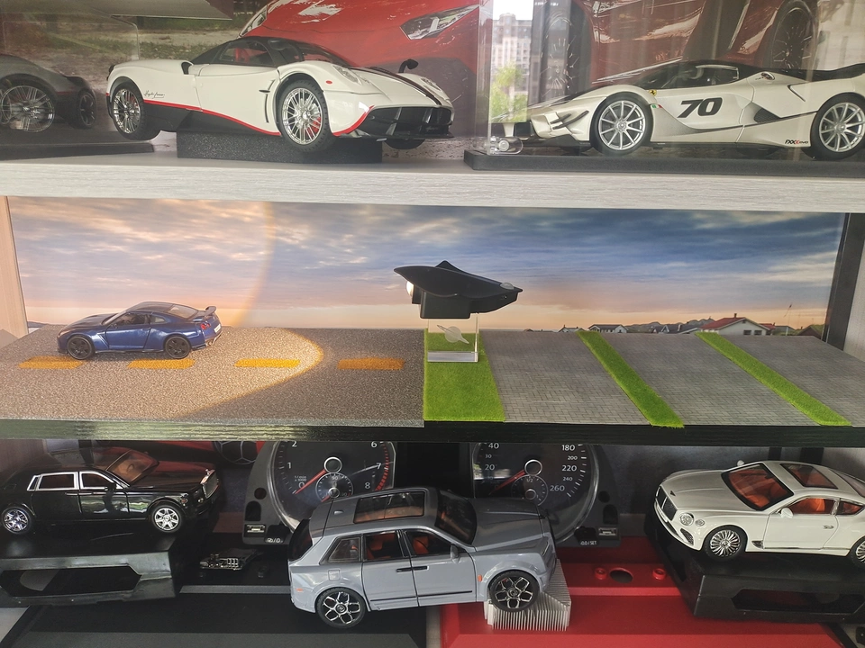 قطعتان من ملصقات الطوب المصغرة - مراجعة Model Kit Wall E وسعره